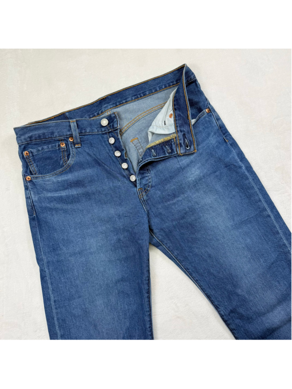 Men's Levi's 501 31x32 Original Straight Fit Button Fly Medium Wash